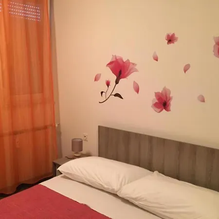Mikulic Apartment *